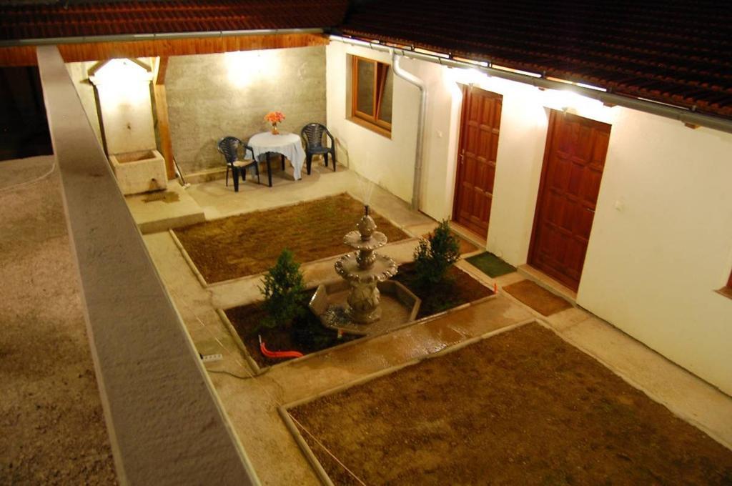 Apartments Castanea Saraievo Exterior foto